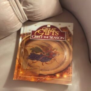 Great Gifts GREET THE SEASON